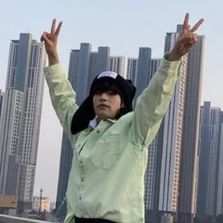 ☀️ fe023b26 personne, paix, joyeux, ville whatsapp sticker