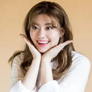 🤗 32ce0735 女人, 肖像, 微笑, 美女, 人, 亚洲, 韩国 telegram sticker