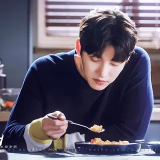 🍜 e59946de by noodles 面条, 食物, 男人, 吃 telegram sticker