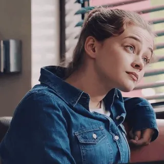 🌼 0ca523ef mujer, retrato, denim, interior telegram sticker