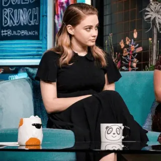 🌼 14e0a21b BUILT BRUNCH #BUILDBRUNCH mujer, morena, vestido, mesa, panda, taza, sentada, sofá telegram sticker