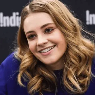 🌼 9d365b10 retrato, mujer, persona, sonrisa, rubia telegram sticker