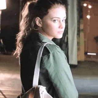 🌼 d3eff890 mujer, persona, camiseta verde, bolso de hombro telegram sticker