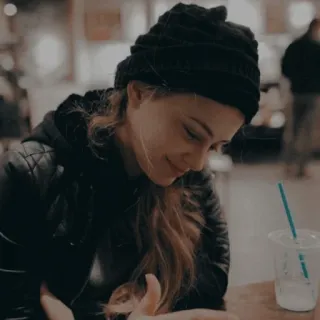 🌼 e847f337 mujer, retrato, persona, café, gorro, invierno telegram sticker