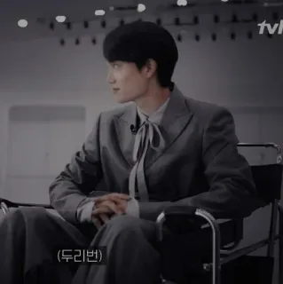 🖇 38cad535 두리번 韩语, 电视, 西装 telegram sticker