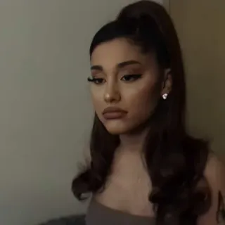 💧 8bae8705 Ariana Grande cantante, celebridad, mujer, estrella pop, retrato telegram sticker