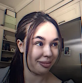 💍 6126e726 женщина, человек, в помещении, портрет, улыбка, кухня telegram sticker