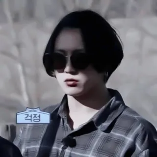 🤍 c5fb9edb 걱정 persona, gafas de sol, camisa a cuadros, preocupación, preocupación, inquietud telegram sticker