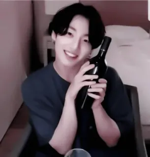 🤍 e7aa872c hombre, alcohol, botella, persona, vino telegram sticker