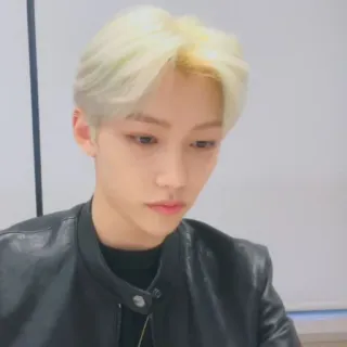 🌚 53074bcb Felix kpop, singer, blonde hair, portrait, male telegram sticker