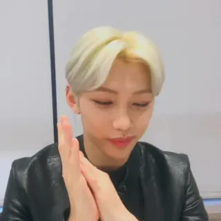 🌚 b65dfb83 telegram sticker