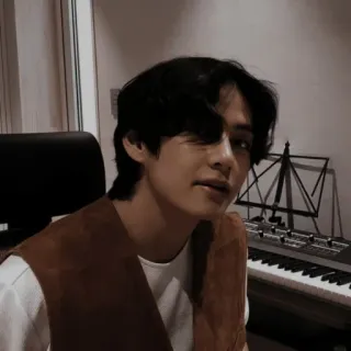 🐻 8efe5faf 男人, 人, 肖像, 室内, 男性, 青年人 telegram sticker