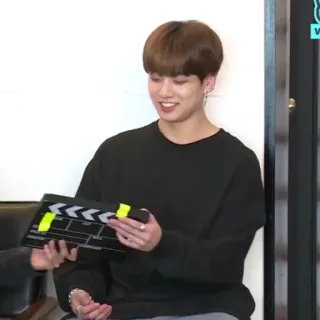 🍃 0d78b4ae Orang, Pria, Senyum, Clapperboard, Pembuatan film, BTS telegram sticker