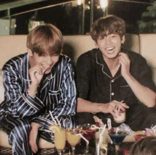 🖤 ce0cb5e1 orang, persahabatan, perayaan, piyama, minuman, koktail telegram sticker