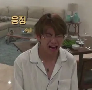 😭 b3a87972 응징 menangis, sedih, kesal, emosional, wajah whatsapp sticker