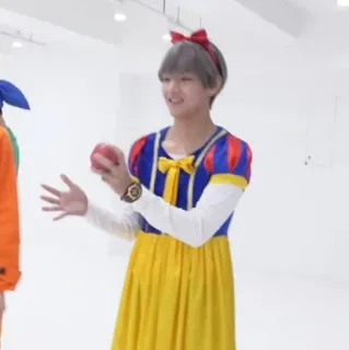 🍎 023704a5 백설 공주, 드레스, 코스튬, 남성, 사과, 엔터테인먼트, 사람 whatsapp sticker