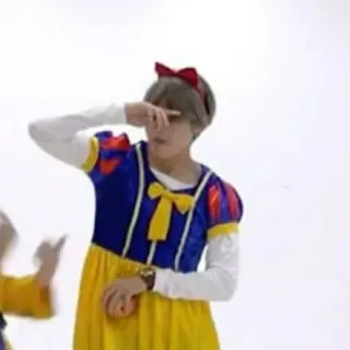 🍎 2563d9dc 사람, 코스튬, 백설 공주, 드레스, 빨간 리본 whatsapp sticker