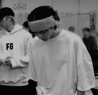 🎸 d0bd5111 (긴장) mann, koreanisch, sw, t-shirt, stirnband telegram sticker