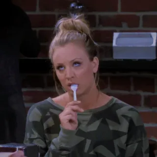 🥱 e0deb6f2 mujer, cuchara, ojos en blanco, retrato, rubia, moño despeinado telegram sticker