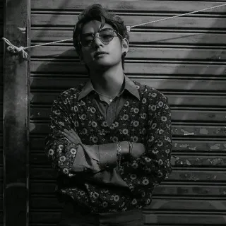 ▪️ 0aa88770 mężczyzna, portret, okulary przeciwsłoneczne, moda, styl telegram sticker