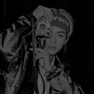 ▪️ 363a3dd6 Supreme osoba, aparat, fotografia, portret, mężczyzna, supreme, opaska telegram sticker