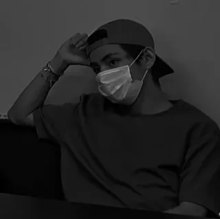 ▪️ 3de3da57 osoba, maska, kapelusz, kpop, celebryta, mężczyzna telegram sticker