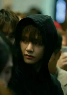 👽 8091df94 portret, bluza z kapturem, mężczyzna, wewnątrz, ludzie, ciemny, młody dorosły telegram sticker