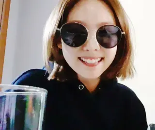 😁 07701505 pessoa, óculos de sol, retrato, sorrindo, mulher telegram sticker