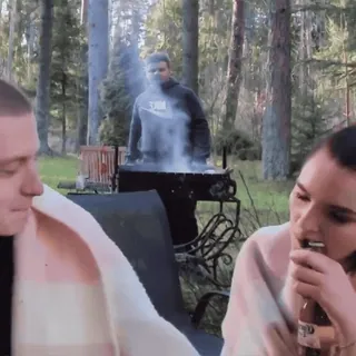 🦷 d932a471 mensen, buiten, picknick, barbecue, vrienden, natuur whatsapp sticker