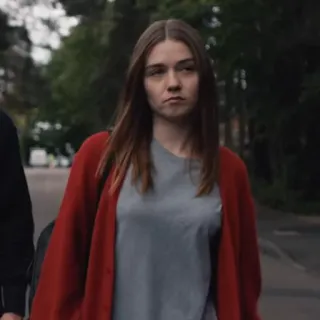 🔪 2cbf125c женщина, красный кардиган, серая рубашка, улица, повседневная одежда, человек, женский telegram sticker