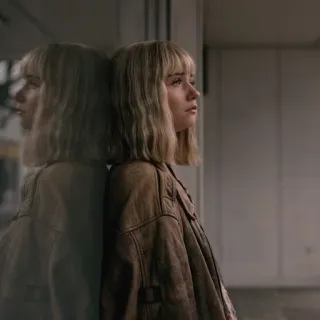 🔪 3113e379 женщина, портрет, блондинка, кожаная куртка, отражение, грустная, задумчивая telegram sticker