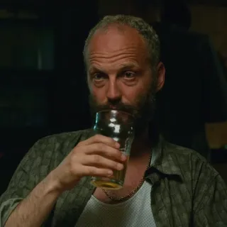 🔪 927daaec мужчина, пьет, пиво, портрет, взрослый, напиток, в помещении telegram sticker