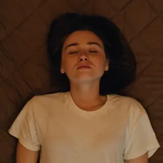 🔪 96d01dea женщина, лежа, сон, портрет, в помещении telegram sticker