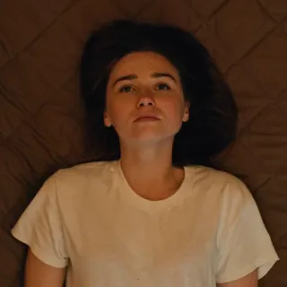 🔪 c5101ae1 женщина, лежа, портрет, человек, в помещении telegram sticker