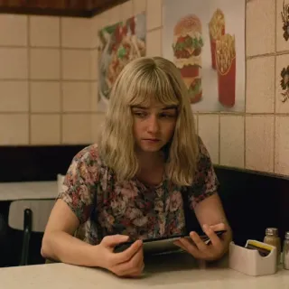 🔪 e6439510 женщина, планшет, ресторан, еда, стол, в помещении telegram sticker