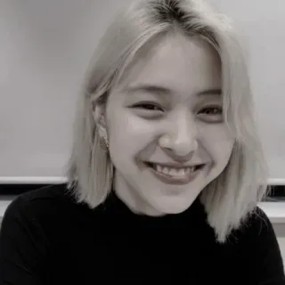 😎 01b93813 女人, 微笑, 肖像, 人, 脸, 自拍, 金发 telegram sticker