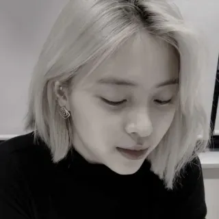 😎 1a81d8c2 女人, 肖像, 韩流, Ryujin telegram sticker