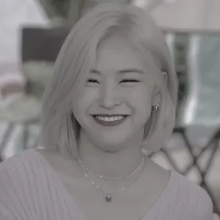 😎 7f4b9115 女人, 肖像, 微笑, 人, 项链, 金发, 耳环 telegram sticker