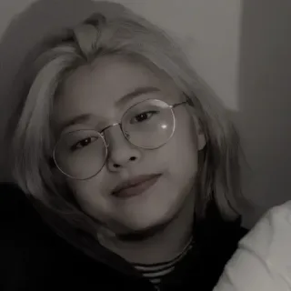 😎 8d2a4f11 女人, 肖像, 眼镜, 金发, 女孩, 人 telegram sticker