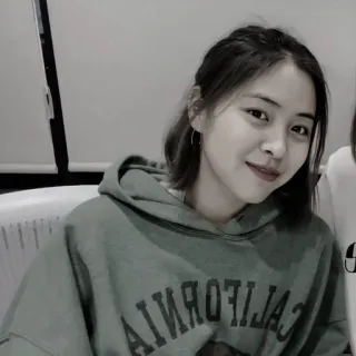 😎 908711f8 CALIFORNIA 女人, 肖像, 连帽衫, 人, 女孩, 加州, 室内 telegram sticker