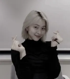 😎 aa2b977d 女人, 亚洲人, 韩式手指爱心, 手指爱心, 金发, 肖像 telegram sticker