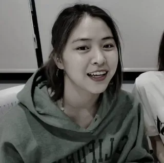 😎 bd8aa3dd 女人, 肖像, 人, 女性, 韩国, 连帽衫 telegram sticker