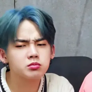 😡 7375db96 personne, expression du visage, cheveux bleus, confus, portrait telegram sticker