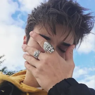 🤭 8772609b Remaja, Perhiasan, Muda, Tangan, Cincin, Anak laki-laki whatsapp sticker