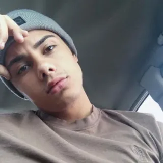 🌝 b55264a7 potret, pria, topi, muda, pria whatsapp sticker