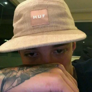 👀 b7db6355 HUF topi, mode, pakaian, baju, HUF, logo whatsapp sticker