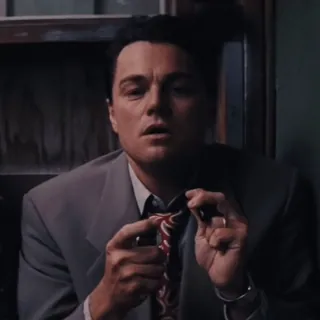 🌿 65350b46 Leonardo DiCaprio The Wolf of Wall Street leonardo dicaprio, the wolf of wall street, setelan jas, pria whatsapp sticker