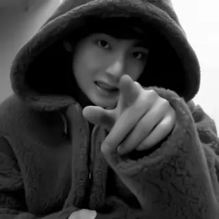 🖤 8c201a51 คน, เสื้อมีฮู้ด, ภาพบุคคล, ขาวดำ telegram sticker