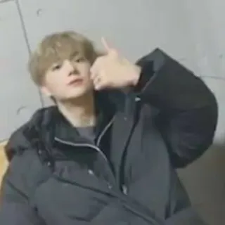 ❄️ 7af2e4c7 男人, 竖起大拇指, 休闲装 telegram sticker