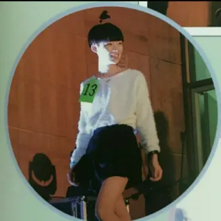 ❄️ bb1bd804 13 人物, 女性, 微笑, 时尚, 肖像 telegram sticker